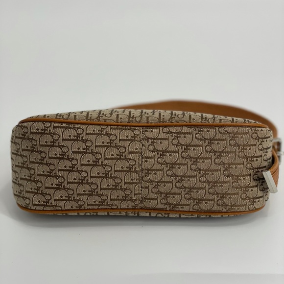 Dior Bag - Picture 10 of 17